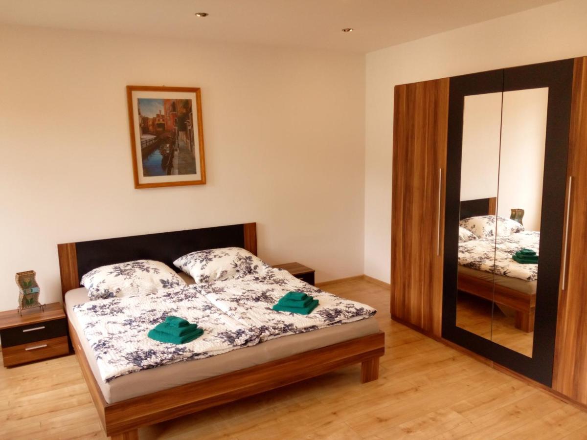Apartman Albreit 1 야히모프 외부 사진